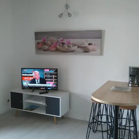 Apartment Au Pied Du Massif Des Maures, A Proximite De La Plage De St Clair A 1,200kms Le Lavandou