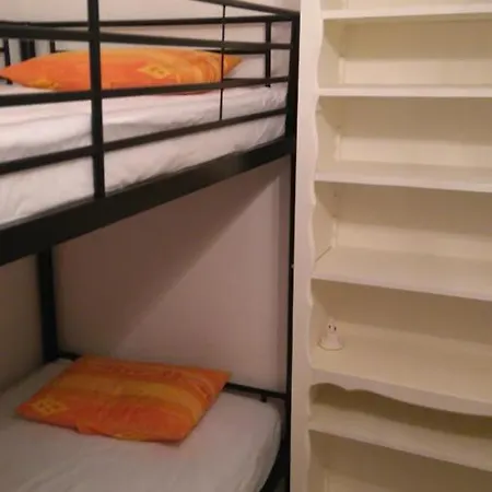 Au Pied Du Massif Des Maures, A Proximite De La Plage De St Clair A 1,200kms Apartment